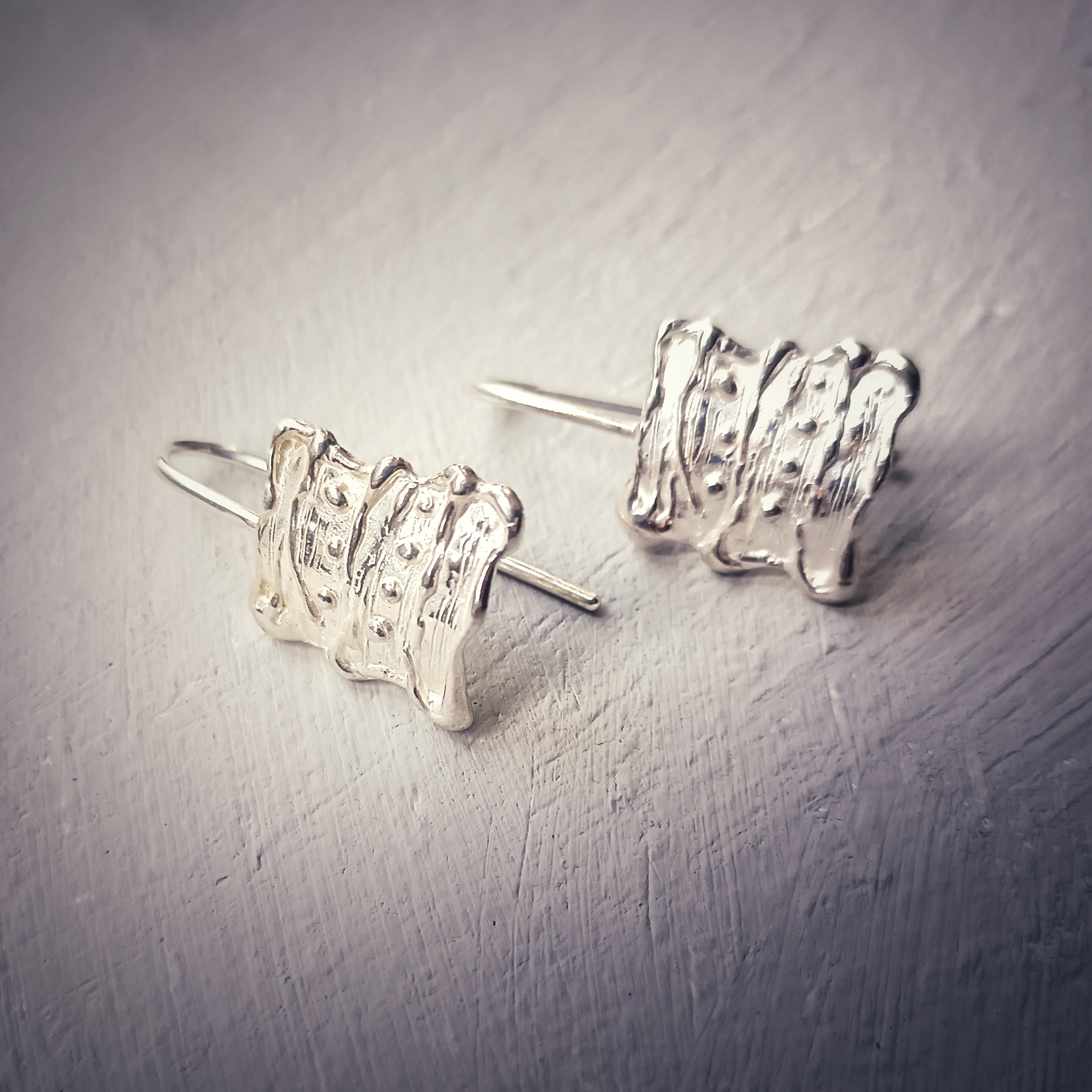 PENDIENTES CORTOS EN PLATA 925 NATURAL O ENVEJECIDO