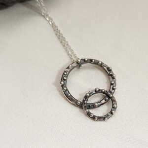 Colgante Doble círculos con cadena en plata 925