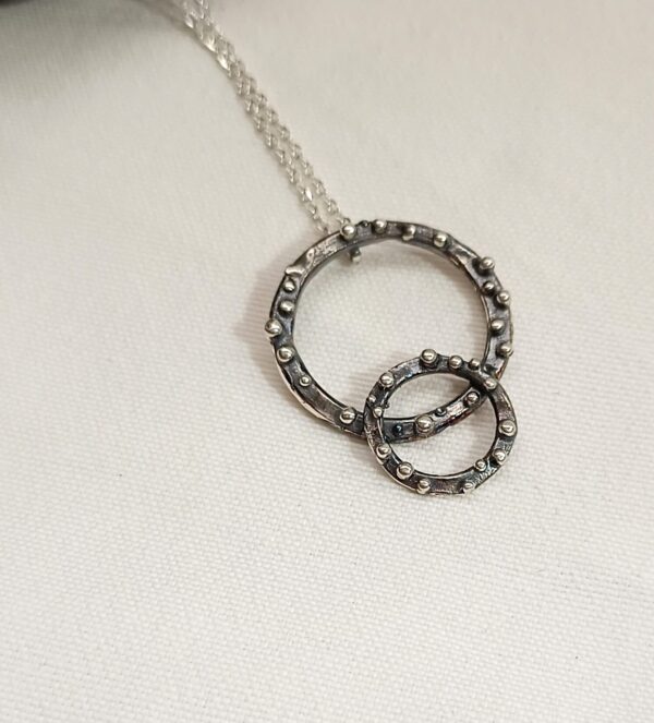 Colgante Doble círculos con cadena en plata 925