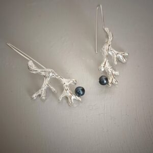 PENDIENTES "CORAL" LARGOS PERLA GRIS