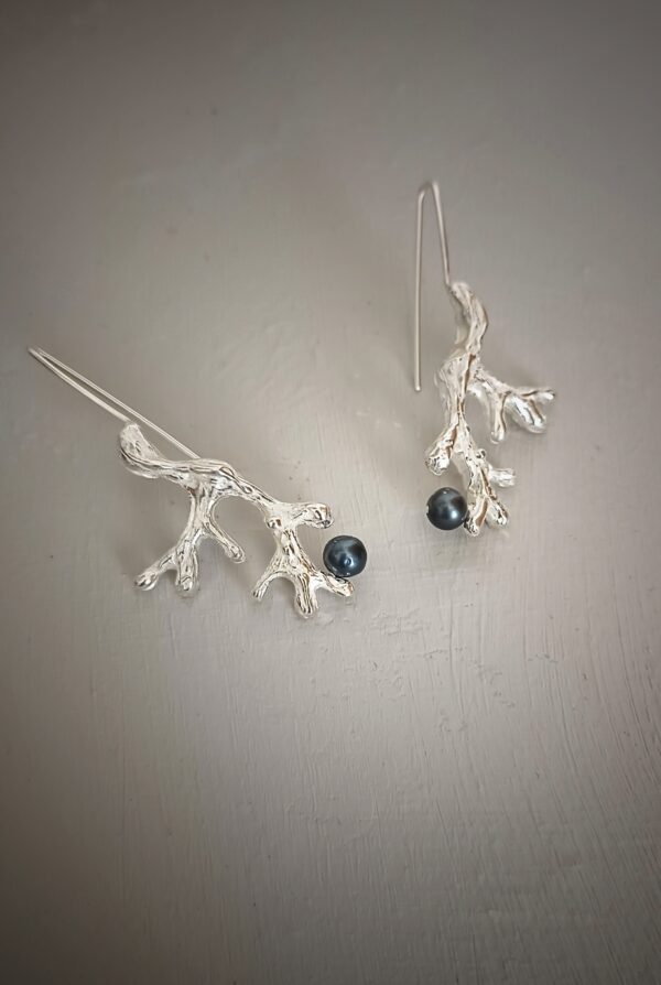 PENDIENTES "CORAL" LARGOS PERLA GRIS