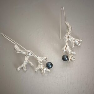 PENDIENTES "CORAL" LARGOS PERLA GRIS