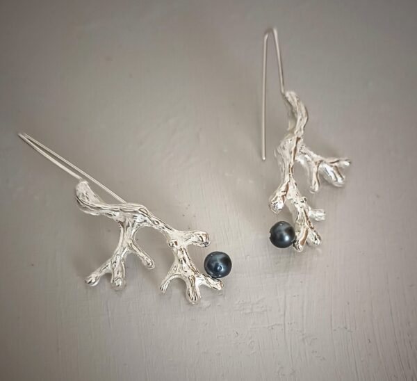 PENDIENTES "CORAL" LARGOS PERLA GRIS